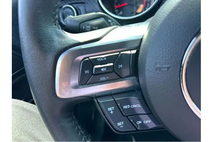 $28000 : Ford Mustang 2023 EcoBoost P image 10