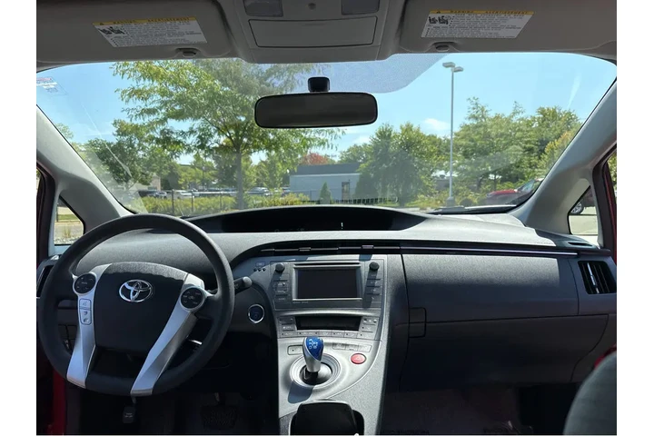 $15000 : 2013 Prius Two image 4