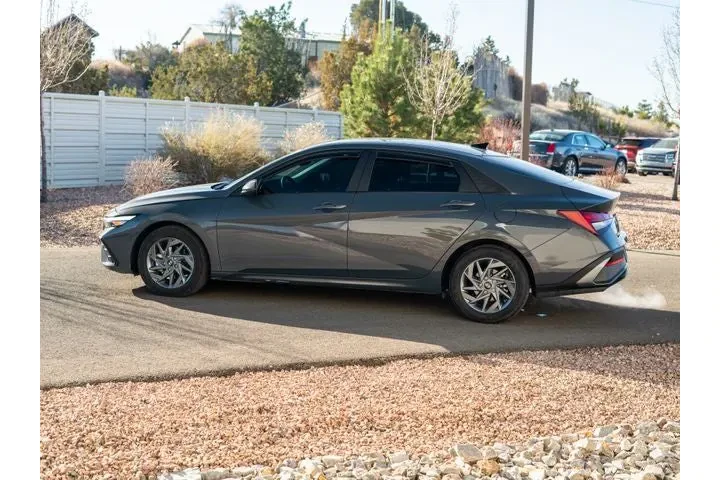 $23681 : 2024 Elantra Hybrid Blue image 9