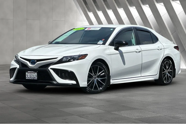$27900 : Toyota Camry Hybrid 2024 SE image 4