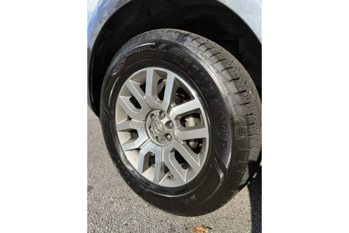 2012 Pathfinder Silver Edition image 3