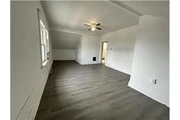 $450 : Rental property with 1 bedro thumbnail