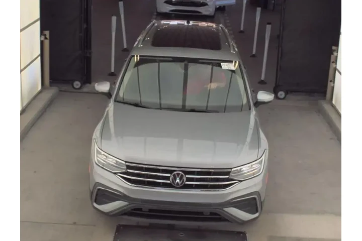 $19890 : Volkswagen Tiguan 2023 SE 4d image 2