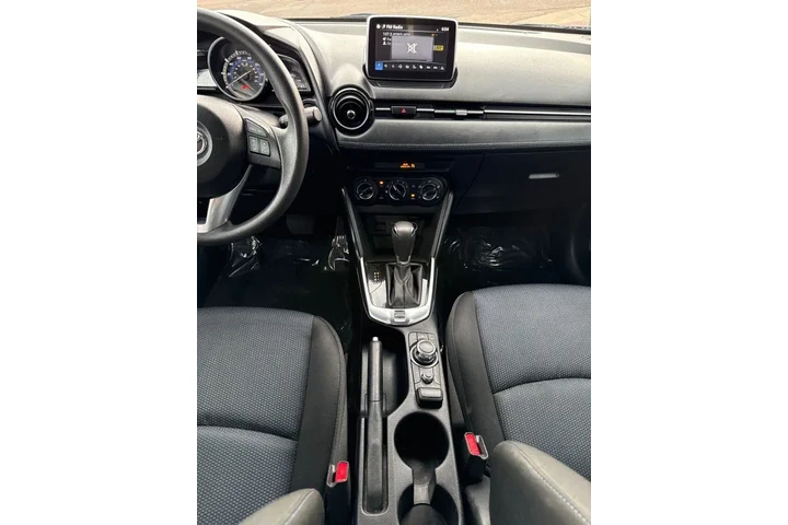 $9995 : 2017 Yaris iA Base image 8