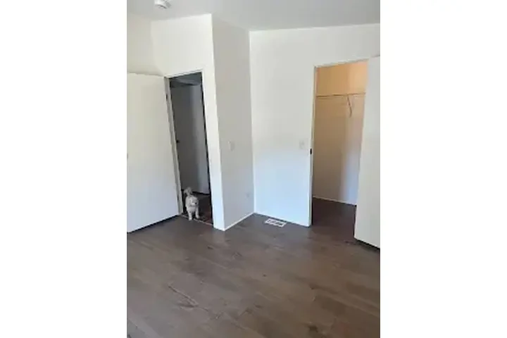 SE RENTA CUARTO 📍 image 6