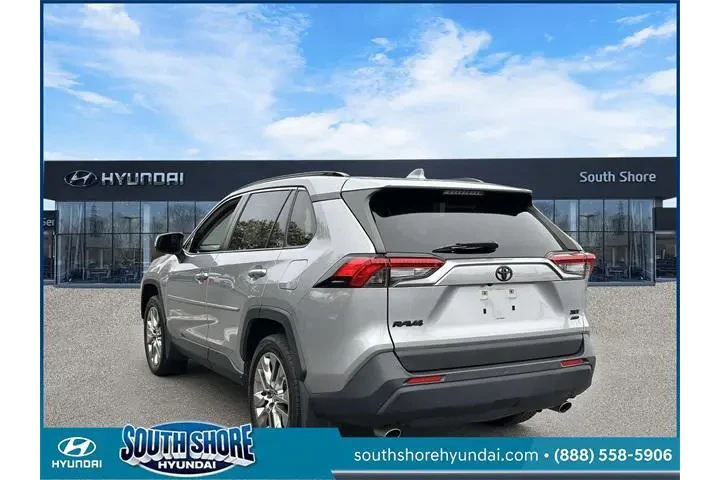 $32418 : Toyota RAV4 2023 AWD XLE Pre image 8