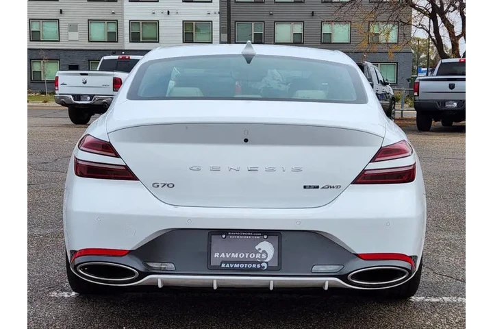 $28975 : 2023 Genesis G70 3.3T Standard image 10