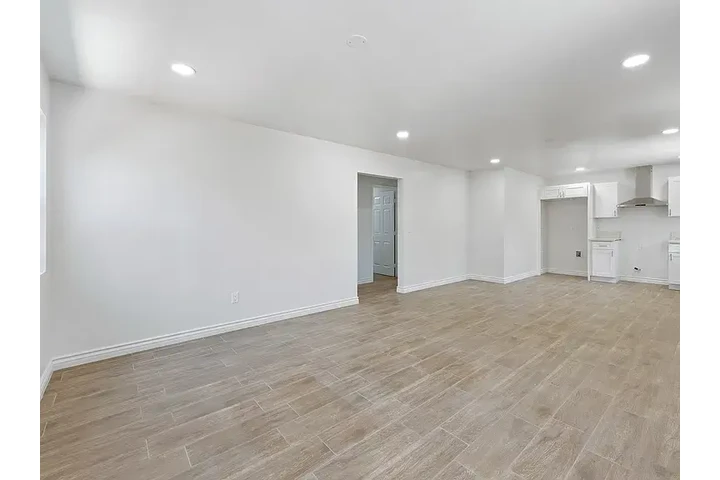 $900 : Newly constructed 2-bedroom image 2