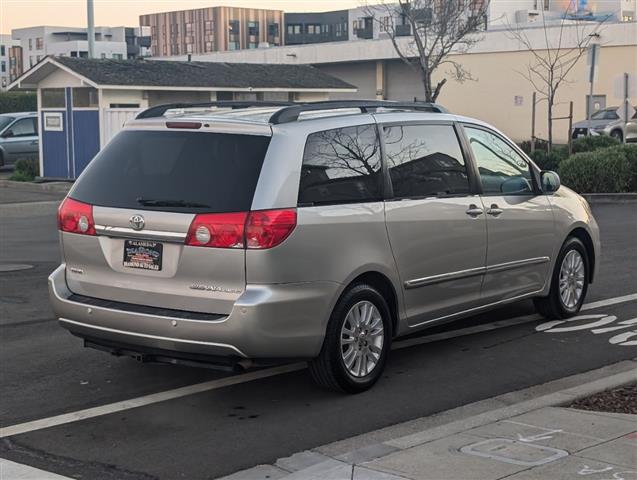 $12988 : 2010 Sienna XLE Ltd image 6