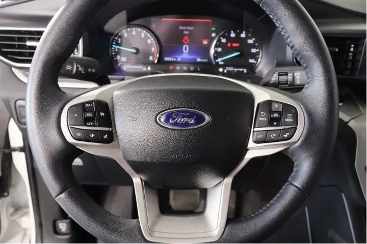 $37995 : Ford Explorer 2024 AWD XLT 4 image 3