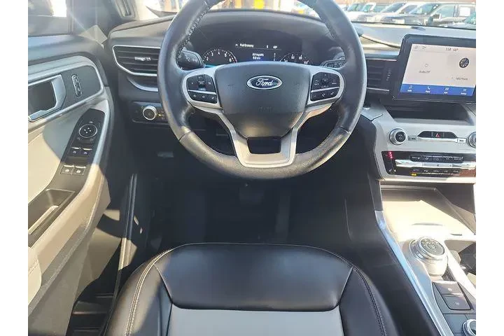 $29990 : Ford Explorer 2022 AWD XLT 4 image 9