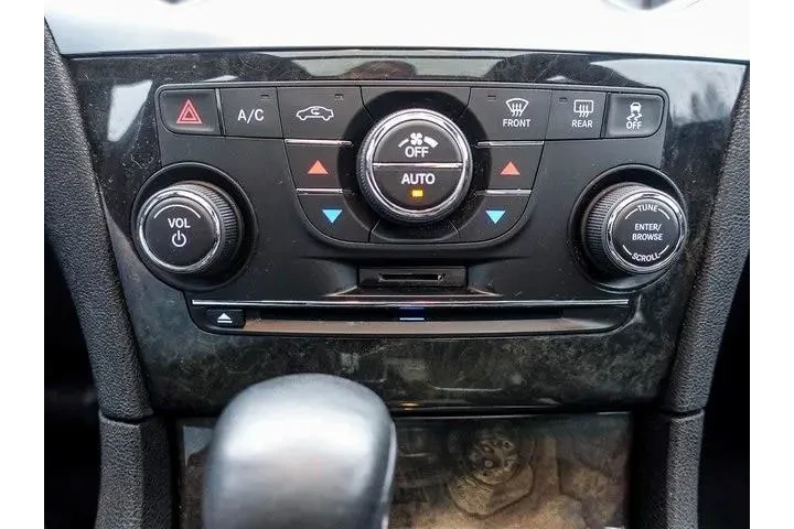 $10980 : Chrysler 300 2011 C 4dr Seda image 3