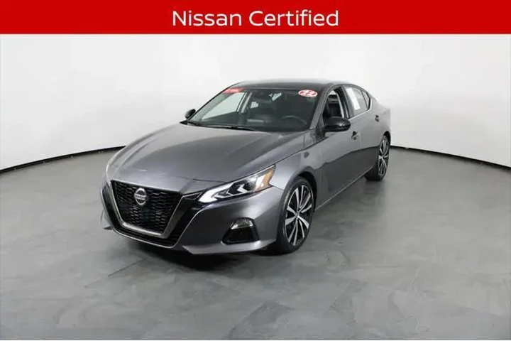 $16713 : Nissan Altima 2022 2.5 SR 4d image 2