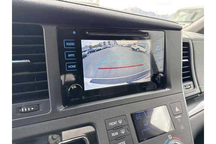 $20910 : 2017 Sienna SE image 1