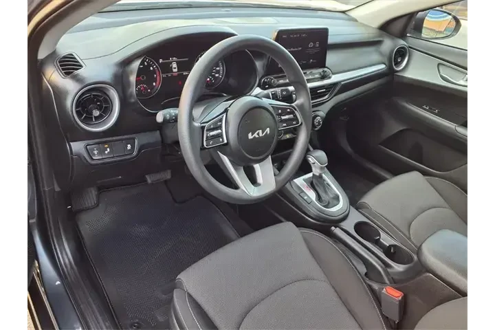 $19777 : Kia Forte 2023 LXS 4dr Sedan image 5