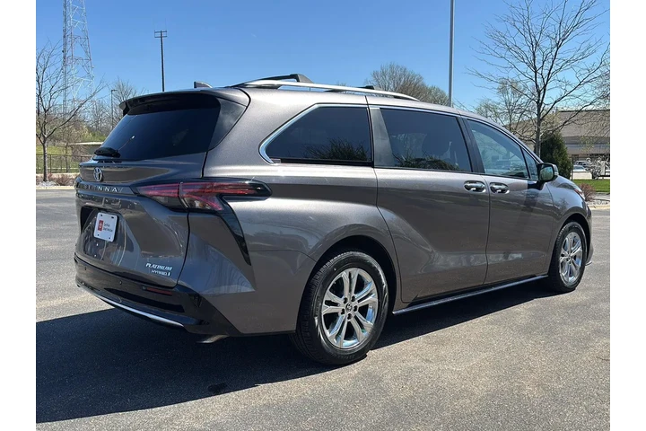 $45000 : Gold Certified 2022 Sienna Pl image 9