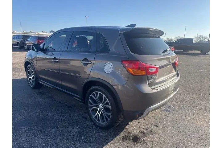 $11982 : Mitsubishi Outlander Sport 2 image 5