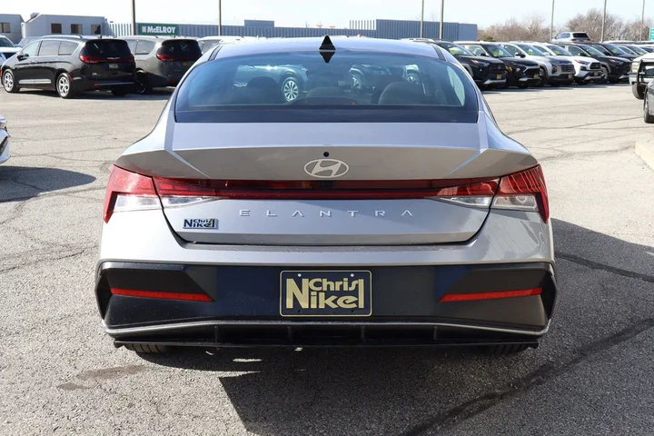 $20488 : 2025 Elantra SEL Convenience image 5
