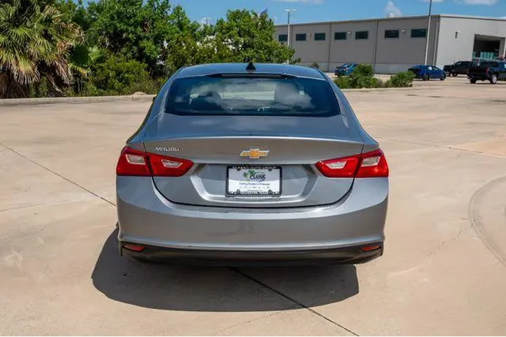 $17347 : Chevrolet Malibu 2023 LS Fle image 9