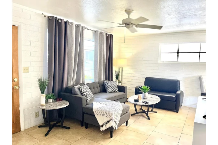 $900 : mid-century modern home image 2