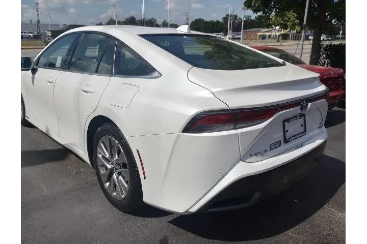 $52500 : 2023 Mirai XLE image 4