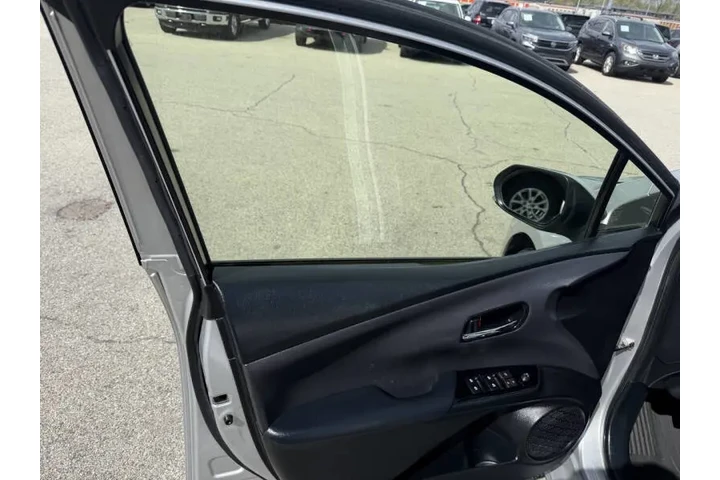 $15999 : 2018 Prius Two image 10