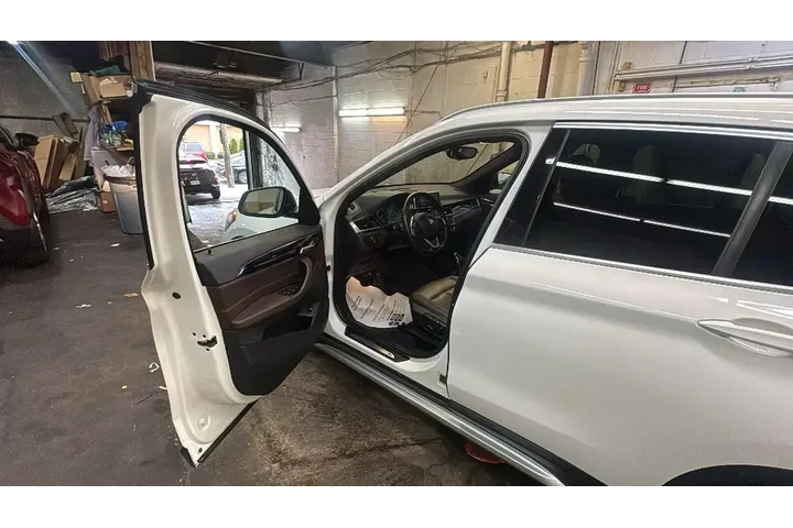 $16926 : BMW X1 2021 AWD xDrive28i 4d image 10