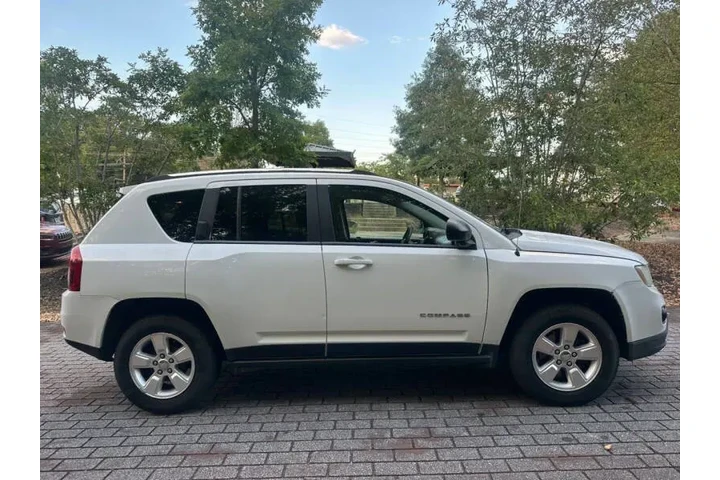 $3999 : 2014 Compass Altitude Edition image 9