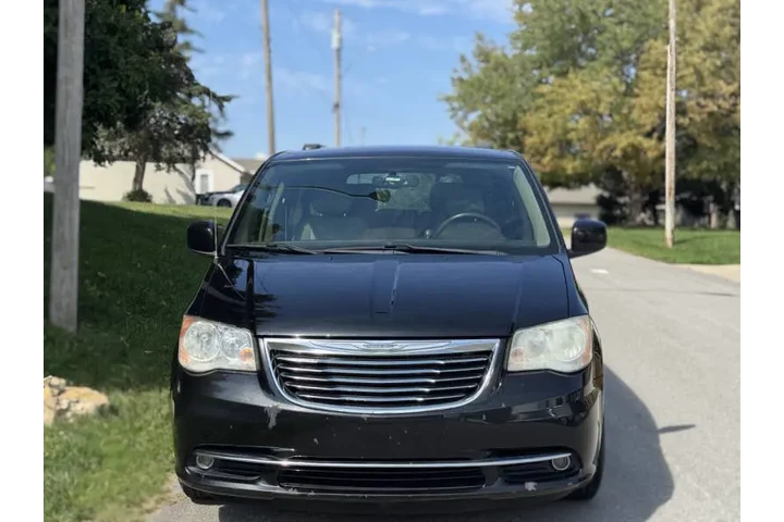 $6999 : 2013 Town and Country Touring image 3