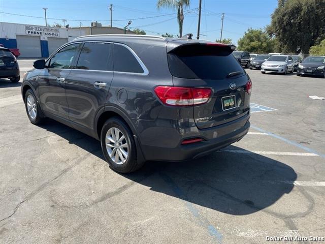 $12950 : 2017 Sorento LX SUV image 5