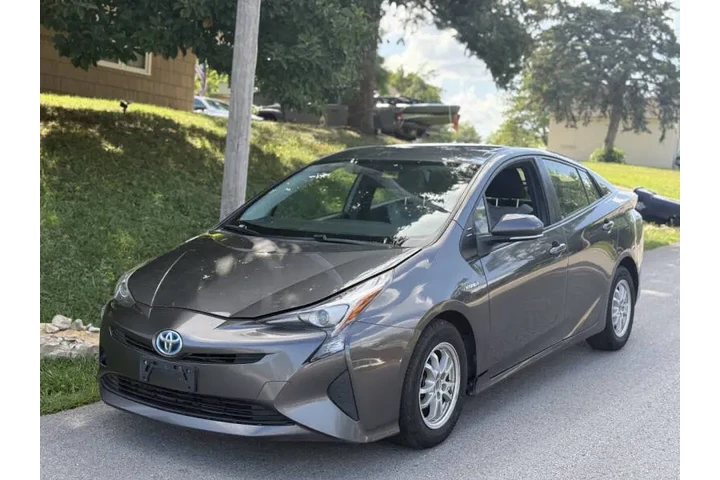 $7999 : 2016 Prius Two image 5