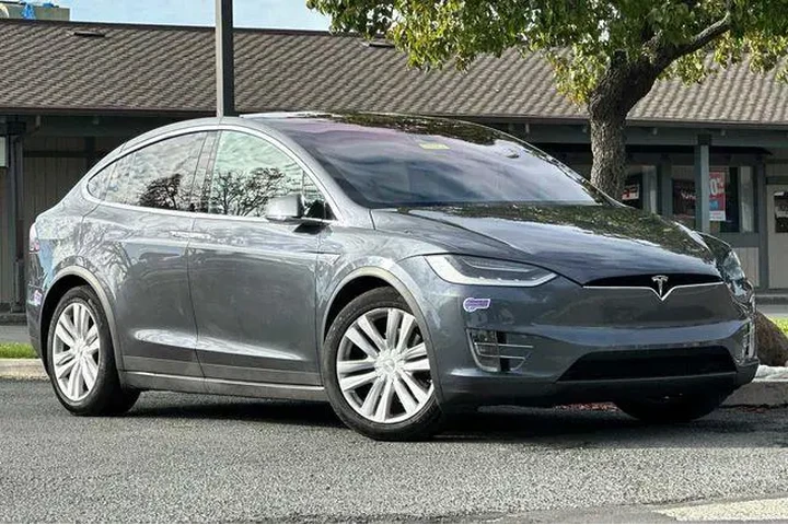 $22424 : Tesla Model X 2016 AWD 75D 4 image 2