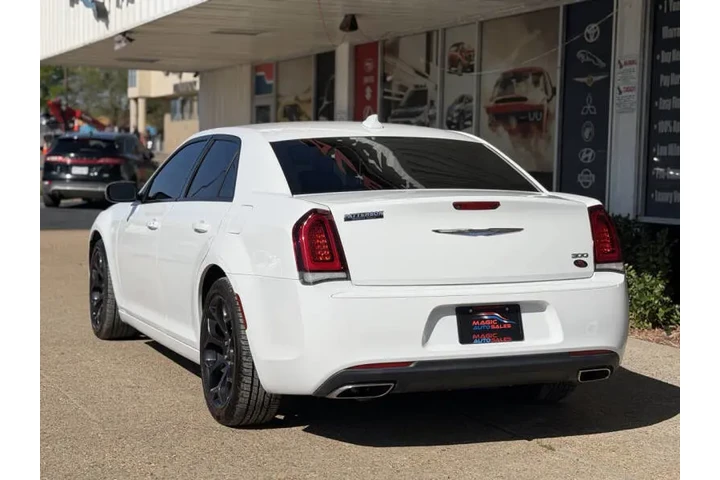 $23999 : 2019 300 Touring image 7