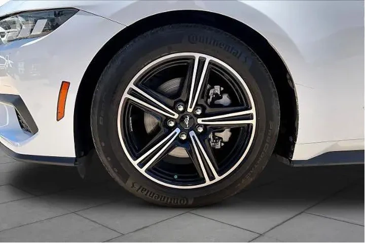 $30489 : Ford Mustang 2024 EcoBoost P image 10