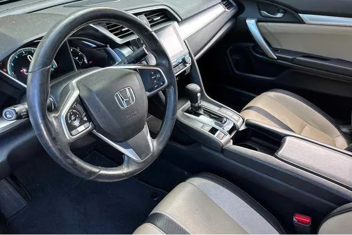 $18594 : Honda Civic 2017 Touring 2dr image 4