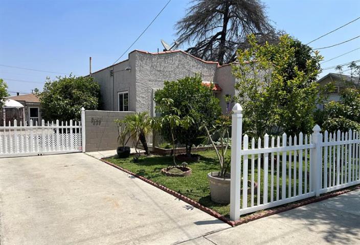 $1555 : FOR RENT IN Huntington Par, CA image 1