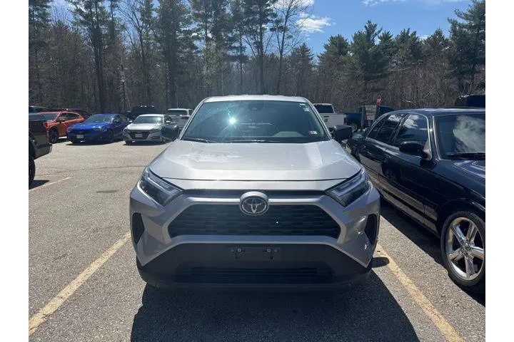 $29124 : Toyota RAV4 2023 AWD LE 4dr image 2