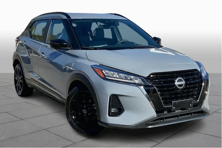 $19096 : Nissan Kicks 2023 SR 4dr Cro image 2