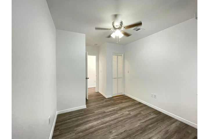$1850 : Apt 2 Recamars - Remodeldo image 6