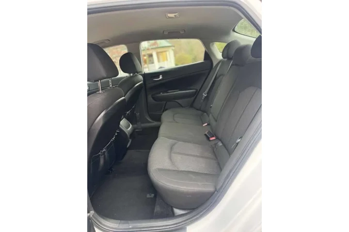 $6500 : 2018 Optima LX image 9