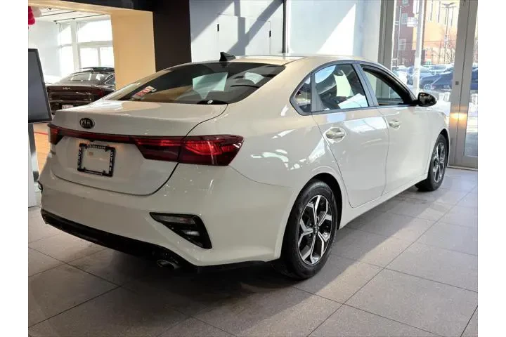 $14990 : Kia Forte 2021 FE 4dr Sedan image 4