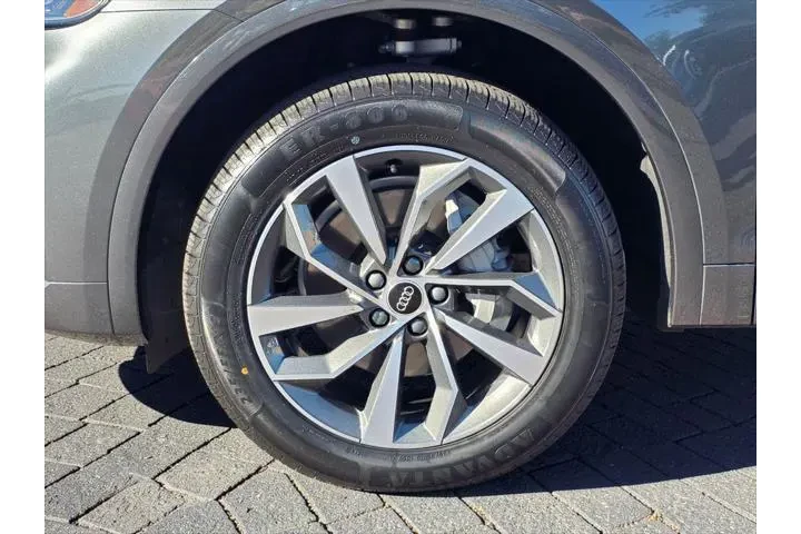 $39998 : Audi Q5 Sportback 2024 AWD q image 8