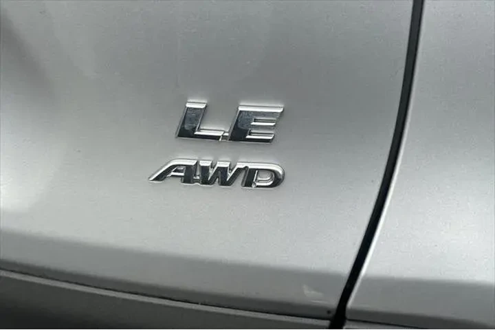 $28990 : Toyota RAV4 2025 AWD LE 4dr image 6