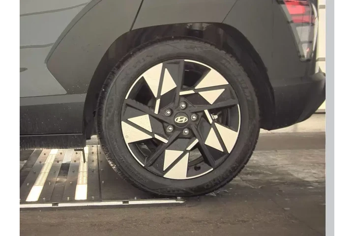 $20999 : Hyundai KONA 2025 SEL 4dr Cr image 7