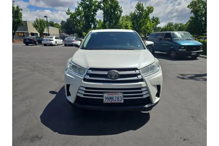$14995 : Toyota Highlander 2017 LE 4d image 2