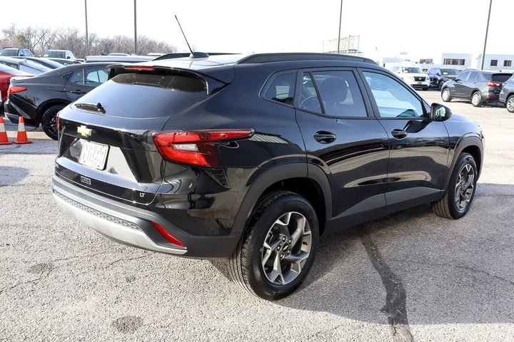 $21488 : 2025 Trax FWD 4dr LT image 4