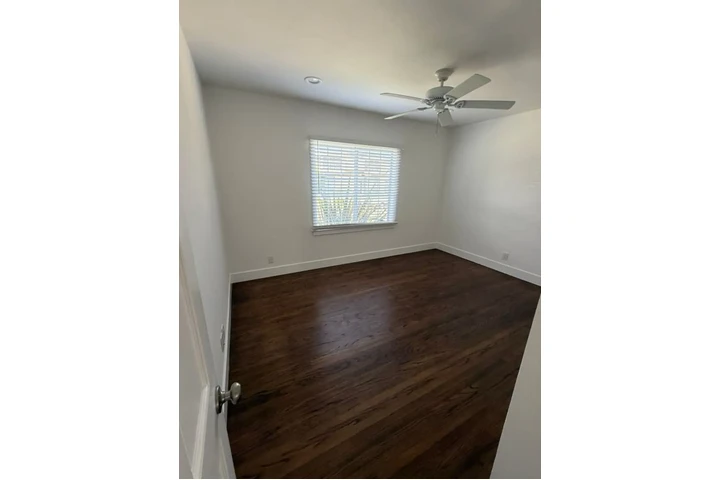 $2000 : Spacious 2 Bed House in LA image 7