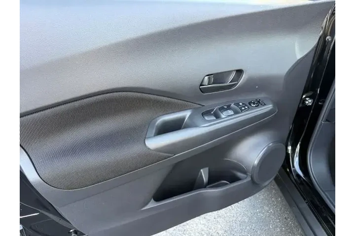 $22995 : Nissan Kicks Play 2025 S 4dr image 8