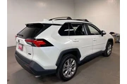 $28983 : Toyota RAV4 2021 XLE Premium thumbnail
