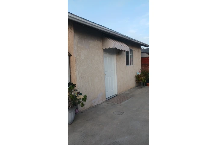 $1000 : Cuarto de renta image 1